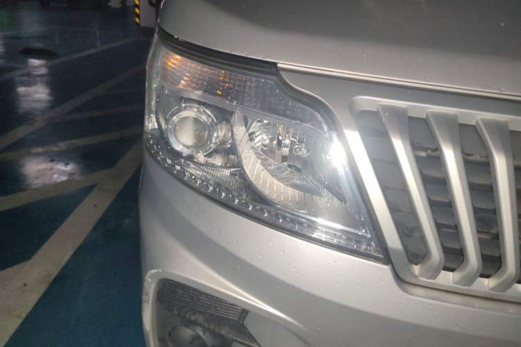 Used CHANGAN KAICHENG Ruixing M60 2020 1.5L Standard Version China VI 6-Seater DAM15KR Right Front Headlight