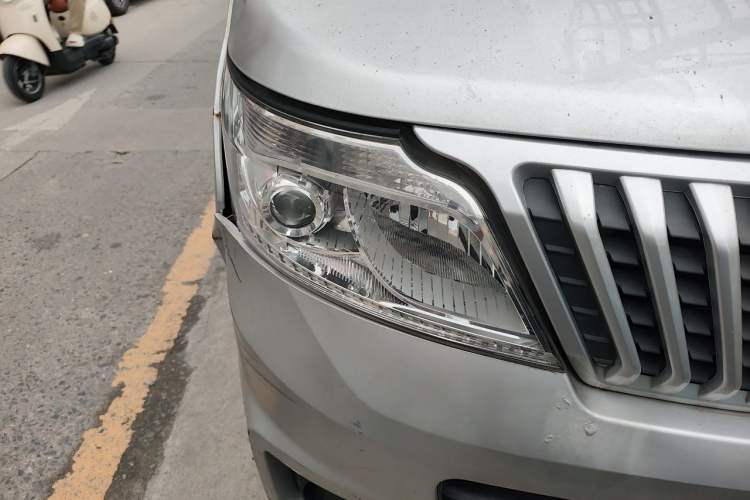Used CHANGAN KAICHENG Ruixing M60 2020 1.5L Standard Version China VI Van with 5 Seats Equipped with DAM15KR Right Front Headlight