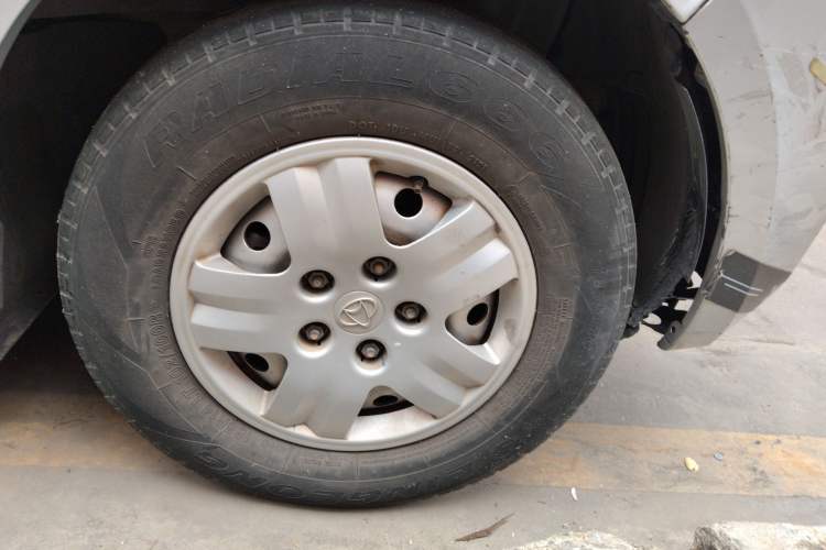 Used CHANGAN KAICHENG Ruixing M60 2020 1.5L Standard Version China VI 6-Seater DAM15KR Right Front Wheel Hub