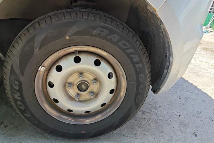 Used CHANGAN KAICHENG Ruixing M60 2020 1.5L Standard Version China VI Van with 5 Seats Equipped with DAM15KR Right Front Wheel Hub