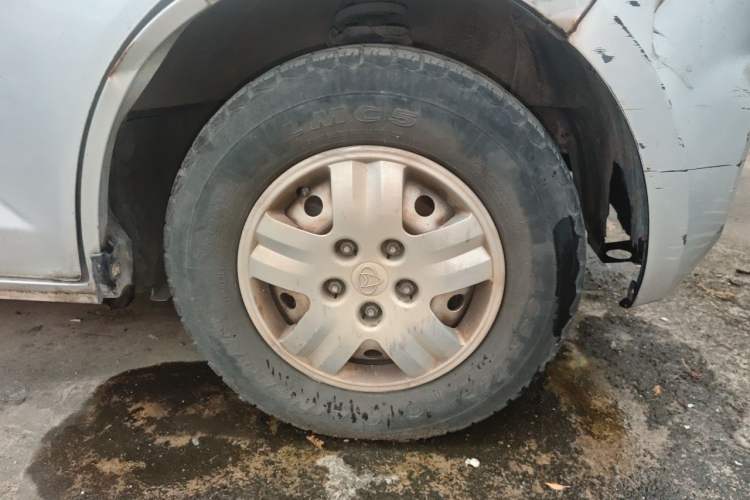Used CHANGAN KAICHENG Ruixing M60 2020 1.5L Standard Version China VI Van with 5 Seats Equipped with DAM15KR Right Front Wheel Hub