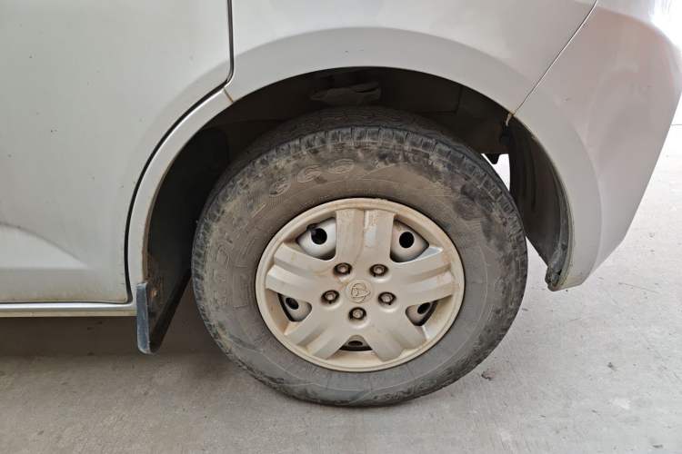 Used CHANGAN KAICHENG Ruixing M60 2020 1.5L Standard Version China VI 6-Seater DAM15KR Right Front Wheel Hub