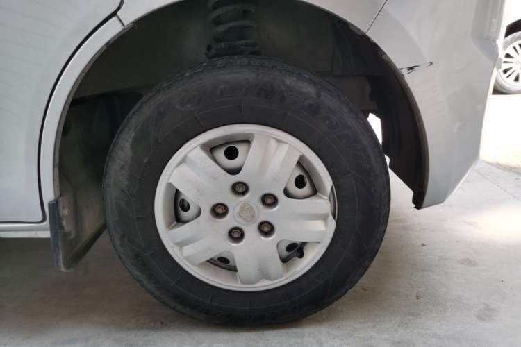 Used CHANGAN KAICHENG Ruixing M60 2020 1.5L Base Version China VI Standard 2-Seater Van with DAM15KR Engine Right Front Wheel Hub