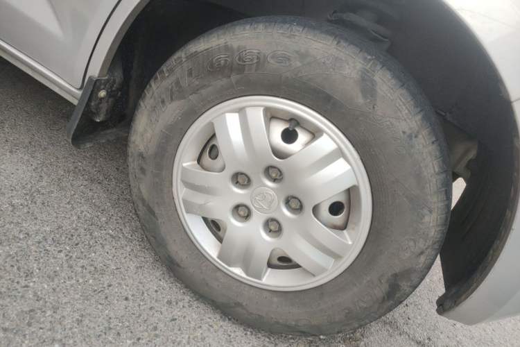 Used CHANGAN KAICHENG Ruixing M60 2020 1.5L Standard Version China VI 6-Seater DAM15KR Right Front Wheel Hub