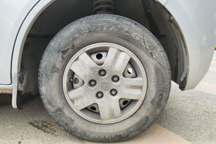 Used CHANGAN KAICHENG Ruixing M60 2020 1.5L Standard Version China VI 6-Seater DAM15KR Right Front Wheel Hub
