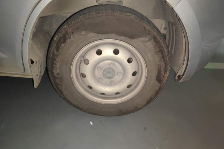 Used CHANGAN KAICHENG Ruixing M60 2020 1.5L Standard Version China VI Van with 5 Seats Equipped with DAM15KR Right Front Wheel Hub