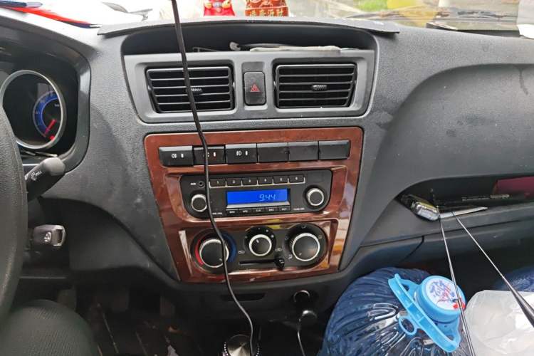 Used CHANGAN KAICHENG Ruixing M60 2020 1.5L Standard Version China VI 6-Seater DAM15KR Audio And AC Panel