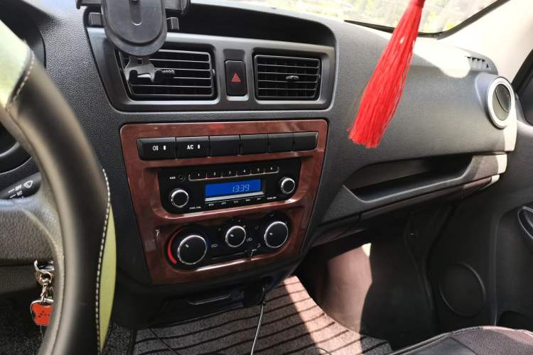 Used CHANGAN KAICHENG Ruixing M60 2020 1.5L Base Version China VI Standard 2-Seater Van with DAM15KR Engine Audio And AC Panel