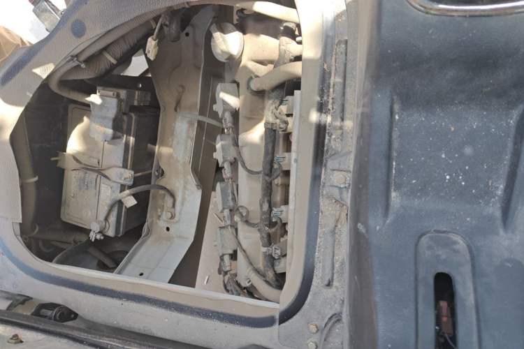 Used CHANGAN KAICHENG Ruixing M60 2020 1.5L Standard Version China VI 6-Seater DAM15KR Engine Bay Left