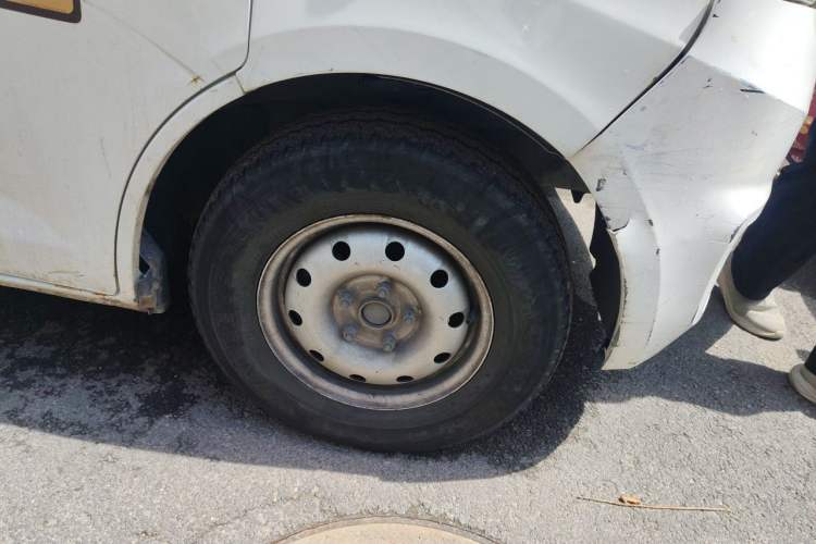 Used CHANGAN KAICHENG Ruixing M60 2020 1.5L Base Version China VI Standard 2-Seater Van with DAM15KR Engine Right Front Wheel Hub