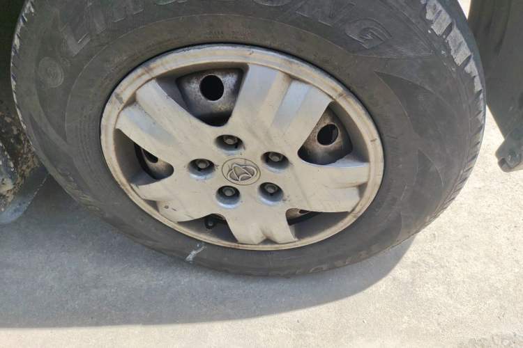 Used CHANGAN KAICHENG Ruixing M60 2020 1.5L Base Version China VI Standard 2-Seater Van with DAM15KR Engine Right Front Wheel Hub
