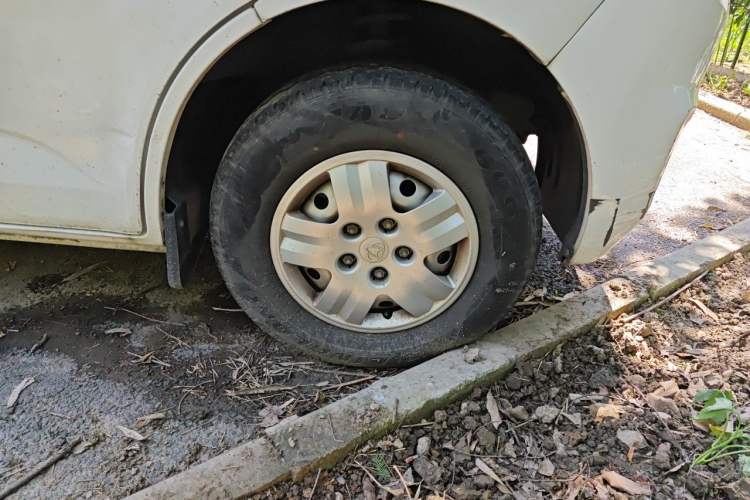 Used CHANGAN KAICHENG Ruixing M60 2020 1.5L Base Version China VI Standard 2-Seater Van with DAM15KR Engine Right Front Wheel Hub