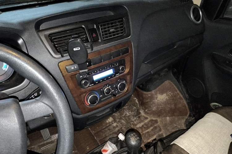 Used CHANGAN KAICHENG Ruixing M60 2020 1.5L Base Version China VI Standard 2-Seater Van with DAM15KR Engine Audio And AC Panel