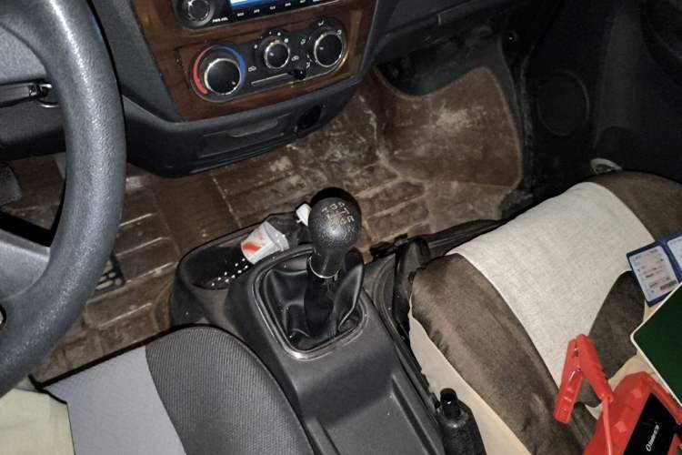 Used CHANGAN KAICHENG Ruixing M60 2020 1.5L Base Version China VI Standard 2-Seater Van with DAM15KR Engine Gear Lever