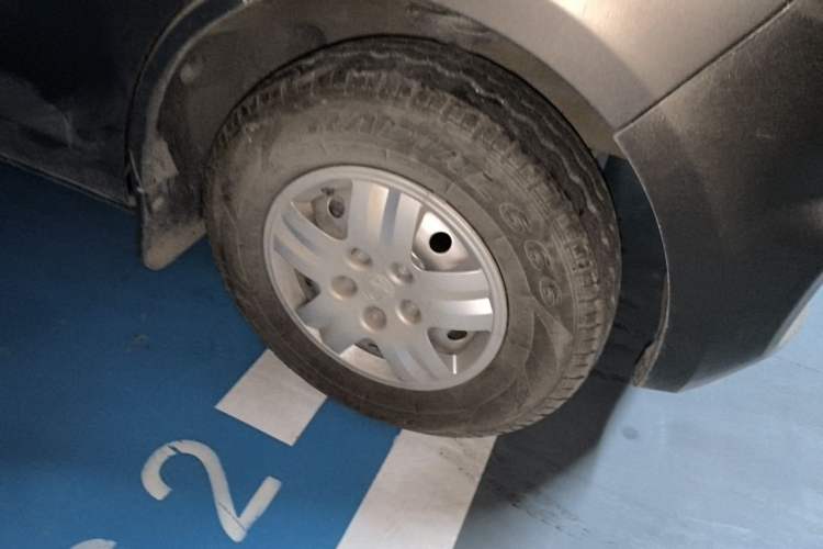 Used CHANGAN KAICHENG Ruixing M60 2020 1.5L Base Version China VI Standard 2-Seater Van with DAM15KR Engine Right Front Wheel Hub