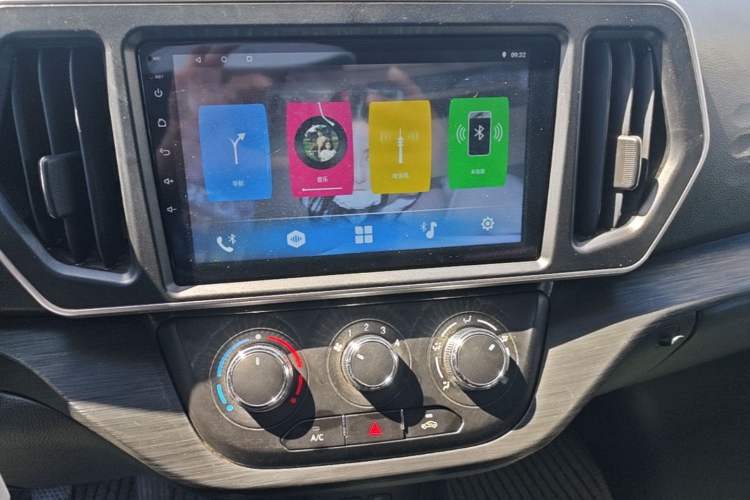 Used CHANGAN KAICHENG Ruixing M60 2023 1.5L GDI Comfort-Class Passenger Vehicle 6/7 Seats Audio And AC Panel