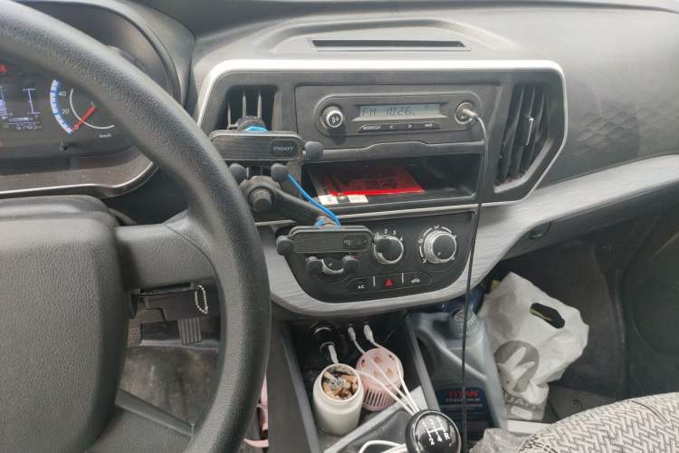 Used CHANGAN KAICHENG Ruixing M60 2023 1.6L CNG Comfort-Grade 6-Seater Passenger Vehicle Audio And AC Panel