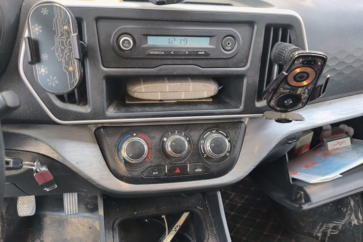 Used CHANGAN KAICHENG Ruixing M60 2023 1.5L GDI Comfort-Class Passenger Vehicle 6/7 Seats Audio And AC Panel