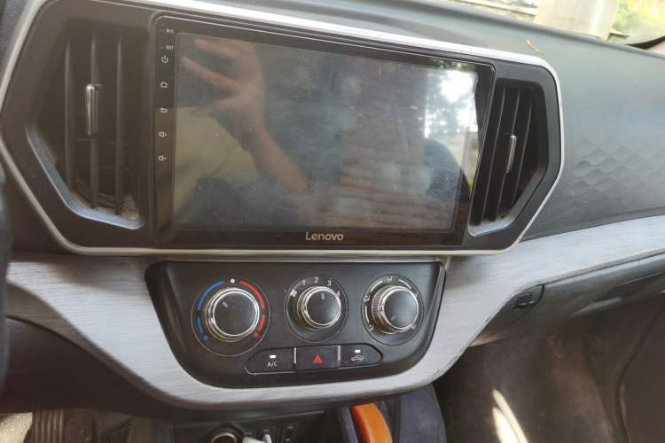 Used CHANGAN KAICHENG Ruixing M60 2023 1.5L GDI Comfort-Class Passenger Vehicle 6/7 Seats Audio And AC Panel