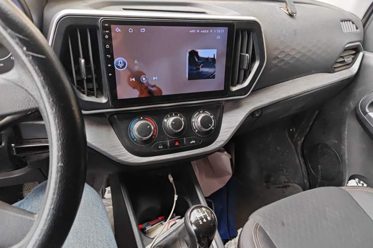 Used CHANGAN KAICHENG Ruixing M60 2023 1.6L CNG Comfort-Grade 6-Seater Passenger Vehicle Audio And AC Panel
