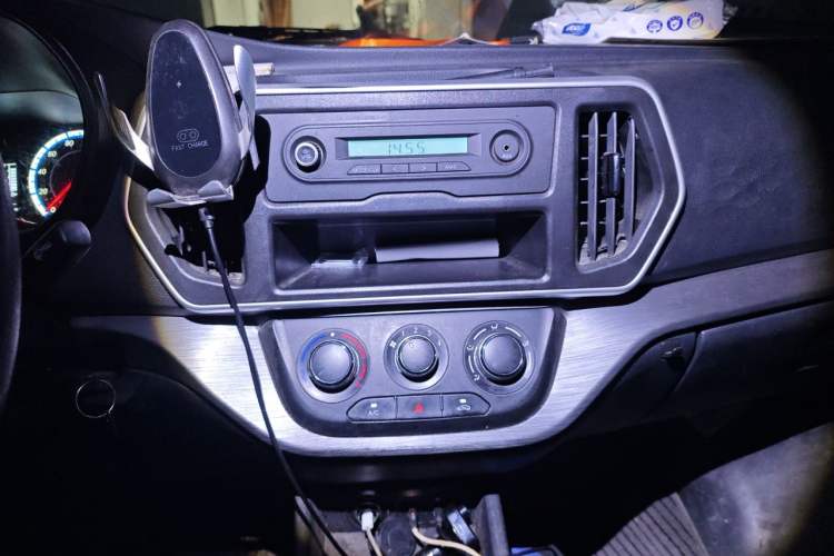 Used CHANGAN KAICHENG Ruixing M60 2023 1.5L GDI Comfort-Class Passenger Vehicle 6/7 Seats Audio And AC Panel