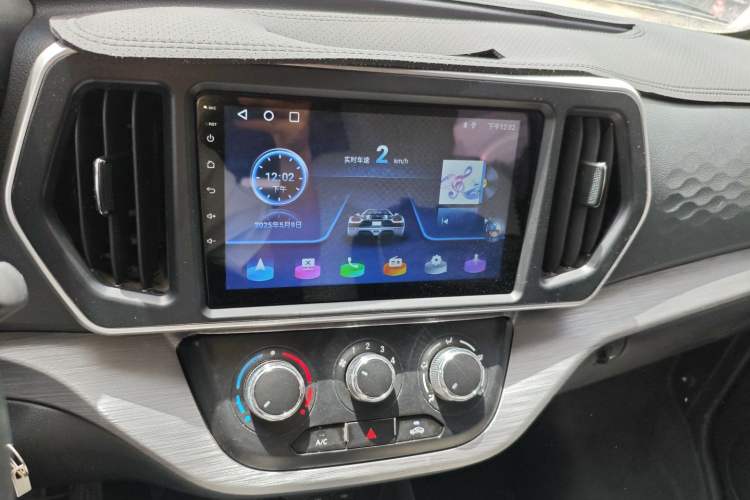 Used CHANGAN KAICHENG Ruixing M60 2023 1.6L CNG Comfort-Grade 6-Seater Passenger Vehicle Audio And AC Panel