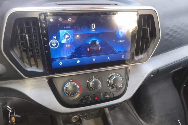 Used CHANGAN KAICHENG Ruixing M60 2023 1.5L GDI Comfort-Class Passenger Vehicle 6/7 Seats Audio And AC Panel
