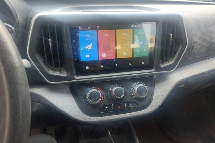 Used CHANGAN KAICHENG Ruixing M60 2023 1.5L GDI Comfort-Class Passenger Vehicle 6/7 Seats Audio And AC Panel
