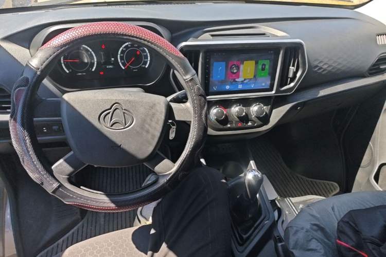 Used CHANGAN KAICHENG Ruixing M60 2023 1.5L GDI Comfort-Class Passenger Vehicle 6/7 Seats Center Console