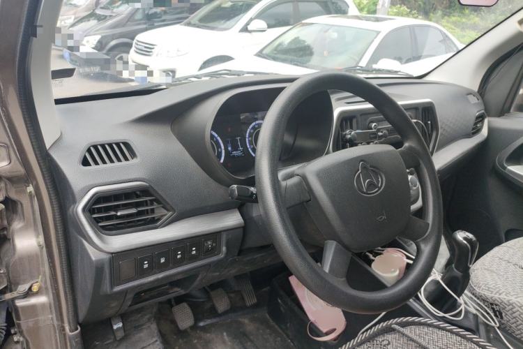 Used CHANGAN KAICHENG Ruixing M60 2023 1.6L CNG Comfort-Grade 6-Seater Passenger Vehicle Center Console
