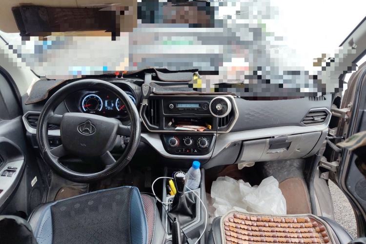 Used CHANGAN KAICHENG Ruixing M60 2023 1.6L CNG Comfort-Grade 6-Seater Passenger Vehicle Center Console