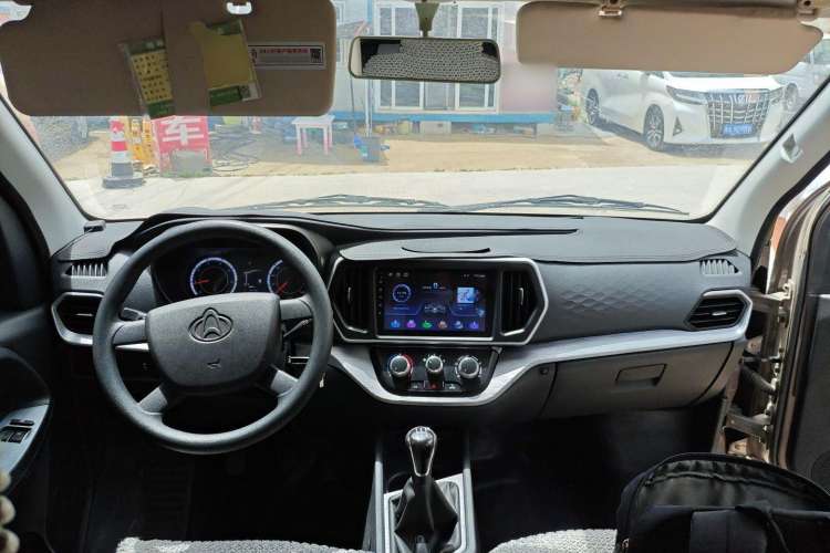 Used CHANGAN KAICHENG Ruixing M60 2023 1.6L CNG Comfort-Grade 6-Seater Passenger Vehicle Center Console
