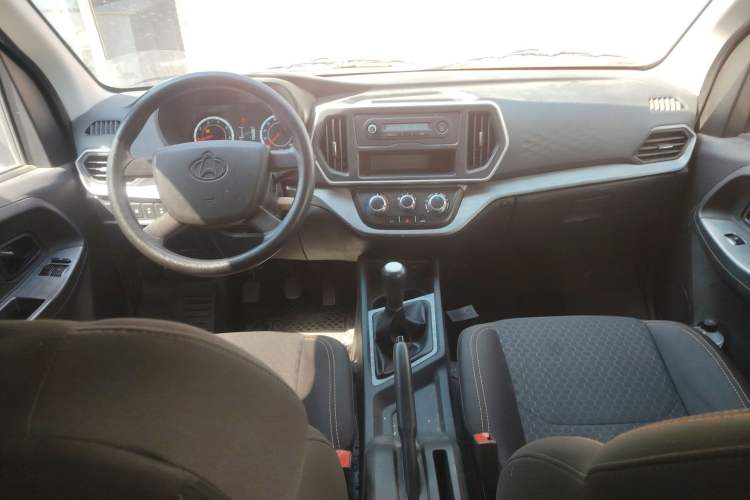 Used CHANGAN KAICHENG Ruixing M60 2023 1.5L GDI Comfort-Class Passenger Vehicle 6/7 Seats Center Console