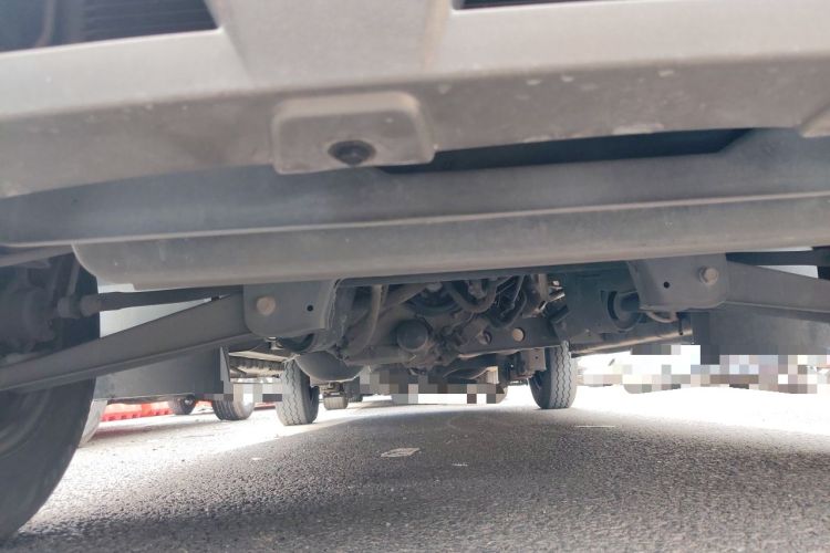 Used CHANGAN KAICHENG Ruixing M60 2023 1.6L CNG Comfort-Grade 6-Seater Passenger Vehicle Chassis Front Right