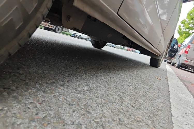 Used CHANGAN KAICHENG Ruixing M60 2023 1.6L CNG Comfort-Grade 6-Seater Passenger Vehicle Chassis Rear Right