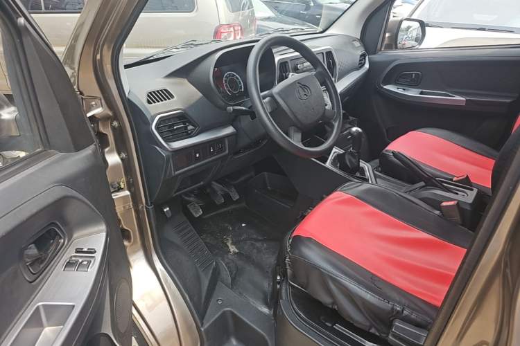Used CHANGAN KAICHENG Ruixing M60 2023 1.5L GDI Comfort-Class Passenger Vehicle 6/7 Seats Driver Seat