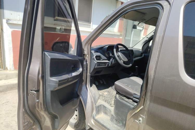Used CHANGAN KAICHENG Ruixing M60 2023 1.5L GDI Comfort-Class Passenger Vehicle 6/7 Seats Driver Seat