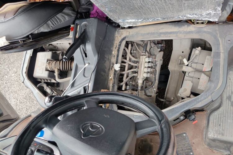 Used CHANGAN KAICHENG Ruixing M60 2023 1.6L CNG Comfort-Grade 6-Seater Passenger Vehicle Engine Bay