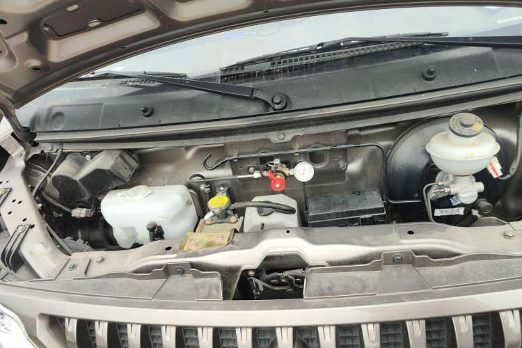 Used CHANGAN KAICHENG Ruixing M60 2023 1.6L CNG Comfort-Grade 6-Seater Passenger Vehicle Engine Bay