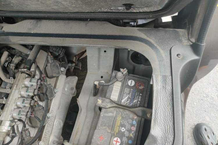 Used CHANGAN KAICHENG Ruixing M60 2023 1.6L CNG Comfort-Grade 6-Seater Passenger Vehicle Engine Bay Left
