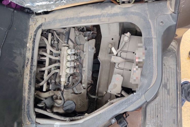 Used CHANGAN KAICHENG Ruixing M60 2023 1.6L CNG Comfort-Grade 6-Seater Passenger Vehicle Engine Bay Left