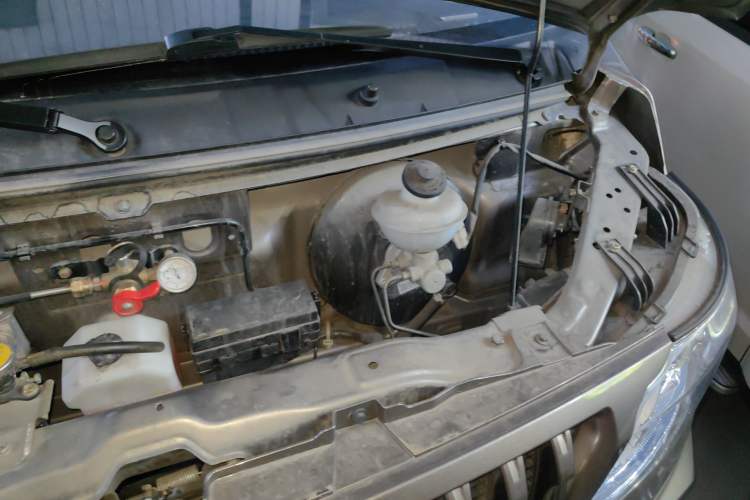 Used CHANGAN KAICHENG Ruixing M60 2023 1.6L CNG Comfort-Grade 6-Seater Passenger Vehicle Engine Bay Left