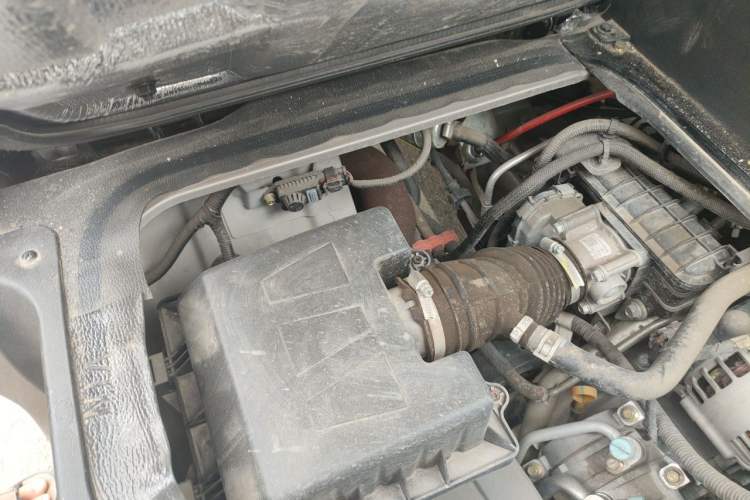 Used CHANGAN KAICHENG Ruixing M60 2023 1.6L CNG Comfort-Grade 6-Seater Passenger Vehicle Engine Bay Right