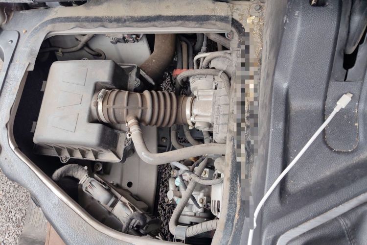 Used CHANGAN KAICHENG Ruixing M60 2023 1.6L CNG Comfort-Grade 6-Seater Passenger Vehicle Engine Bay Right