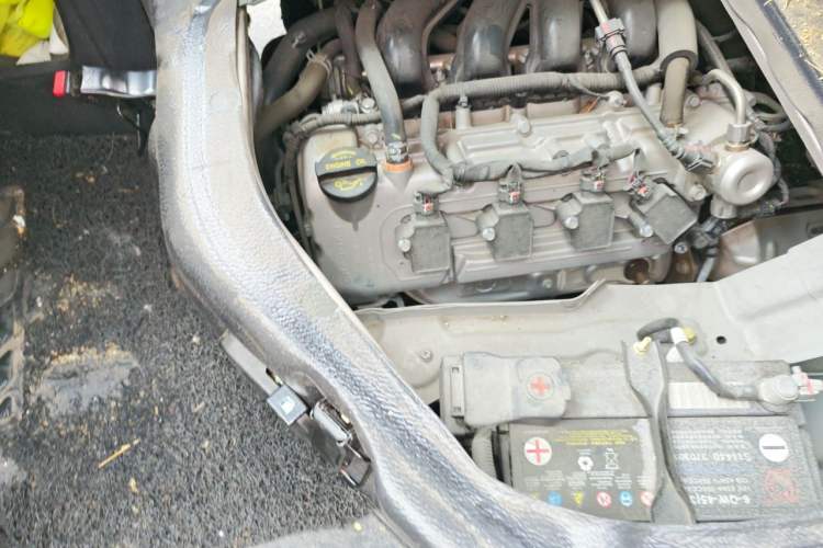 Used CHANGAN KAICHENG Ruixing M60 2023 1.5L GDI Elite-Class Passenger Vehicle 6/7 Seats Engine Bay Right