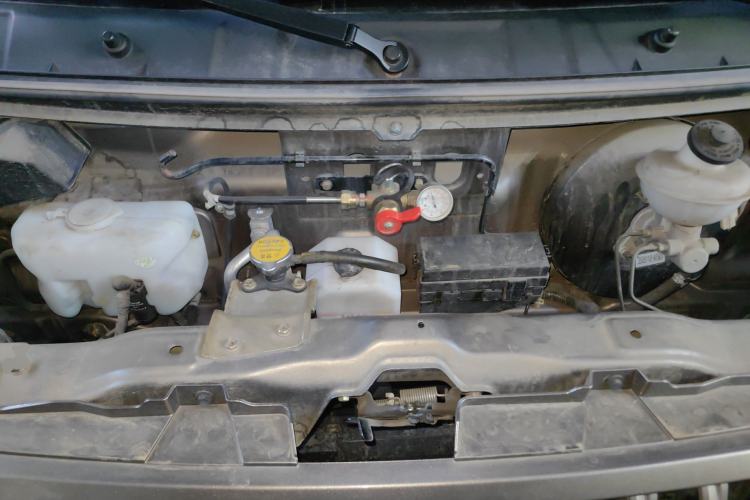 Used CHANGAN KAICHENG Ruixing M60 2023 1.6L CNG Comfort-Grade 6-Seater Passenger Vehicle Engine Bay