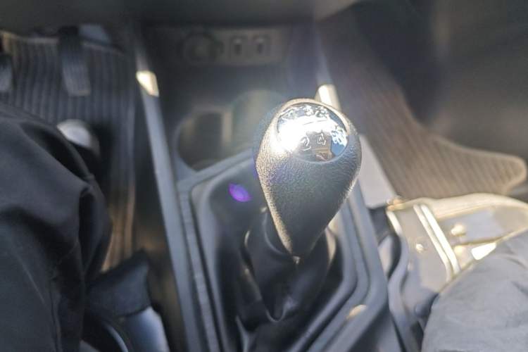 Used CHANGAN KAICHENG Ruixing M60 2023 1.5L GDI Comfort-Class Passenger Vehicle 6/7 Seats Gear Lever