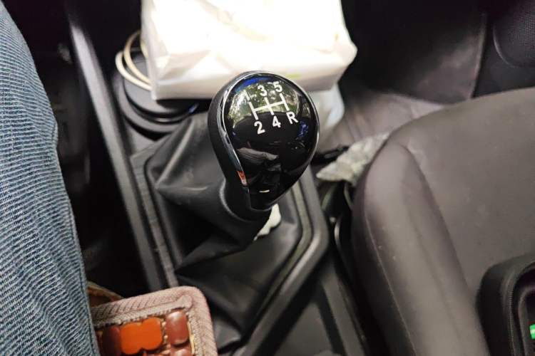 Used CHANGAN KAICHENG Ruixing M60 2023 1.6L CNG Comfort-Grade 6-Seater Passenger Vehicle Gear Lever