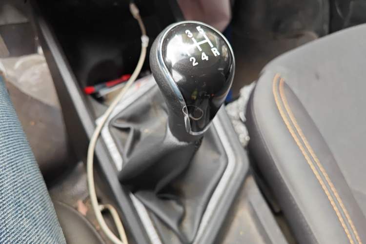 Used CHANGAN KAICHENG Ruixing M60 2023 1.6L CNG Comfort-Grade 6-Seater Passenger Vehicle Gear Lever