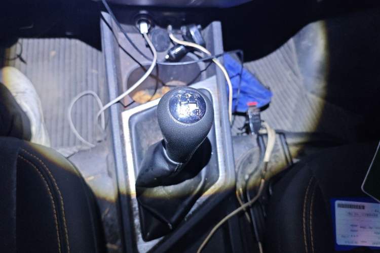 Used CHANGAN KAICHENG Ruixing M60 2023 1.5L GDI Comfort-Class Passenger Vehicle 6/7 Seats Gear Lever